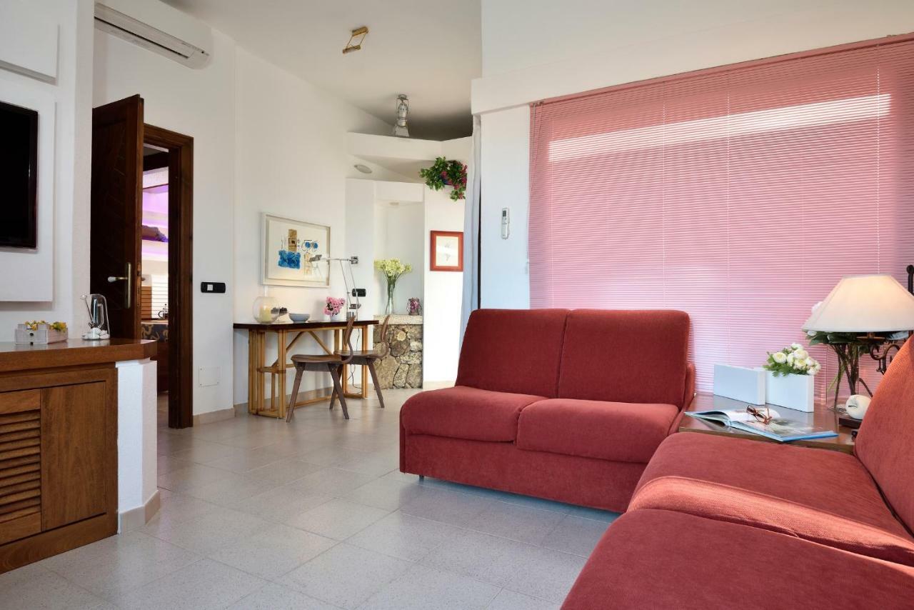 Residence L'Ea Di Lavru - Appartamenti Mono-Bilo-Trilocali Porto San Paolo  Eksteriør bilde